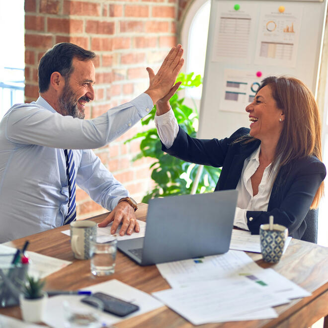 Definimos qué cambiar primero Personas celebrando un triunfo